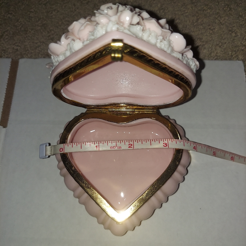 Vintage floral heart shaped porcelain trinket box - Picture 12 of 16